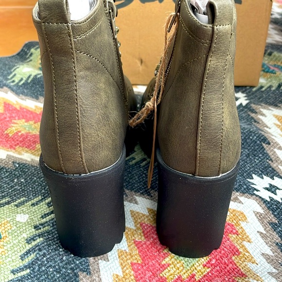 NEW Seven7‎ Flat Iron Combat Lace Up Boots Size 7 - Picture 3 of 8